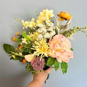 Floral Arrangement with Mixed Colors